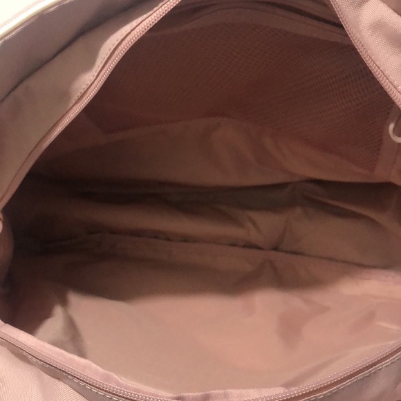 Reebok Axle Tote Bag 14” x 22” x 7” Water Resistant Multipocket Straps Pale Pink - Picture 9 of 14